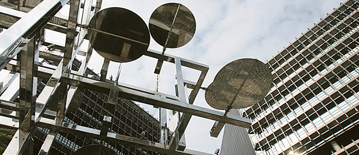 Europäisches Patentamt München: Skulptur »Chronos 10B« von Nicolas Schöffer